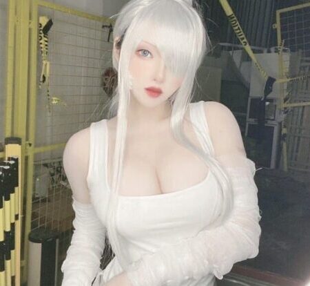 Coser xinh đẹp Tako Mayuyi cosplay Bạch Cầu lộ ngực trần quyến rũ