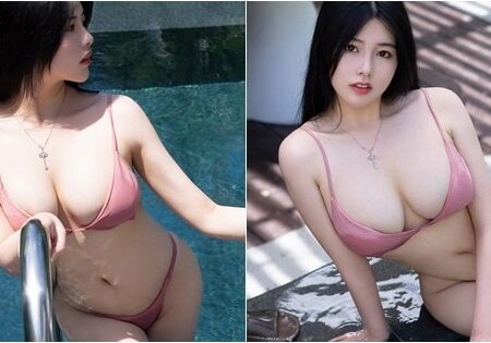 Selena: Gái xinh ngực khủng đọ dáng cùng bikini hai mảnh