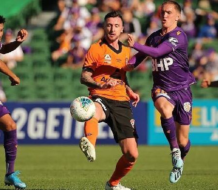 Soi kèo phạt góc Brisbane Roar vs Perth Glory, 15h45 ngày 18/12