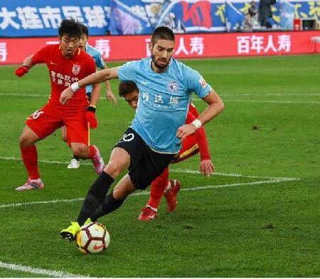 Soi kèo phạt góc Qingdao vs Dalian Yifang, 18h30 ngày 21/12