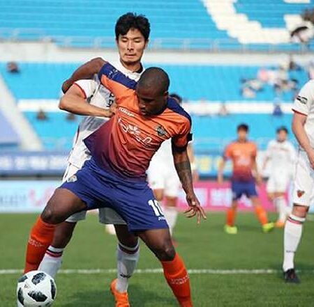 Soi kèo phạt góc Gangwon vs Jeju, 17h30 ngày 26/6