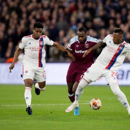 Soi kèo siêu dị Lyon vs West Ham, 2h ngày 15/4