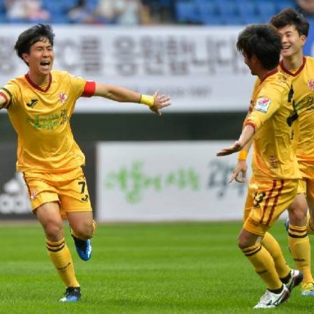 Soi kèo phạt góc Gwangju vs Seoul, 14h30 ngày 5/3